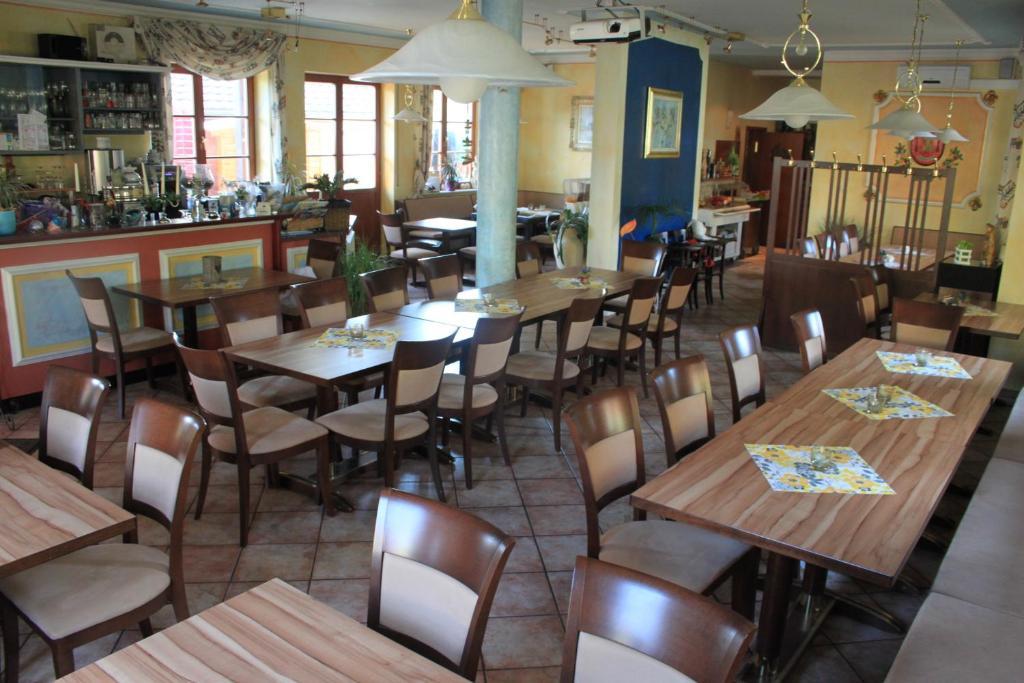Hotel Krone Kappel Bagian luar foto